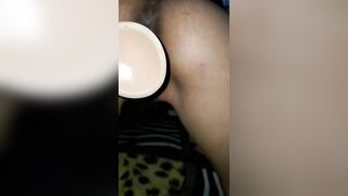 Flaquita nalgona se masturba duro con consolador