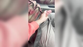 Amateur couple handjob while driving