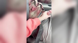 Amateur couple handjob while driving