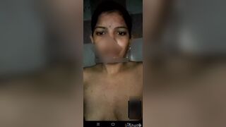 The wife made a video call to her old lover and showed him her whole body and put medicine in her pussy