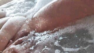 Busty bbw play with her tits in whirpool